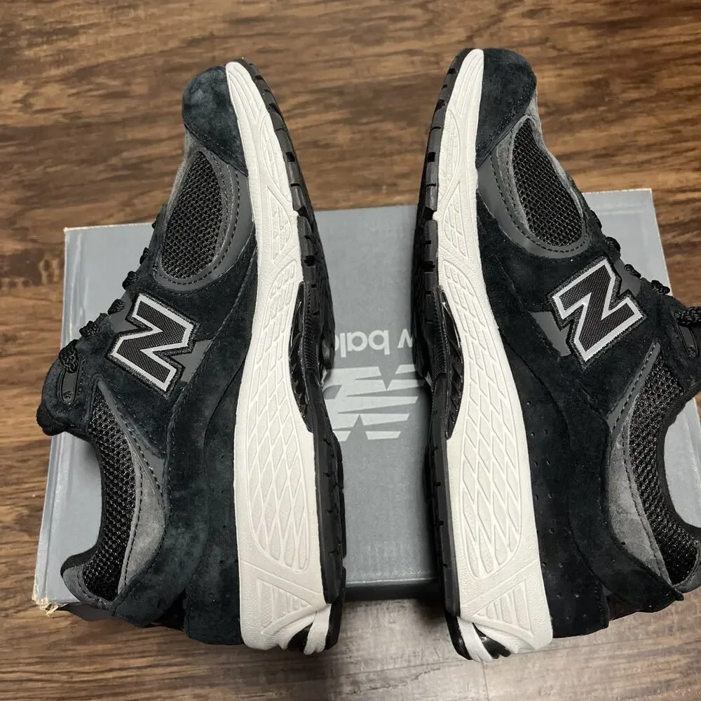 New Balance 2002R Women’s Black Gunmetal FLAWLESS Size 9 - Picture 6 of 8